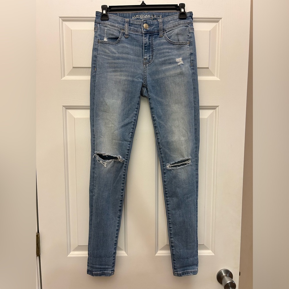 American Eagle Outfitters Light Blue Distressed Skinny Jeans
